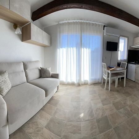 Appartement Pinede Piscine Clim Proche Plage Village Naturiste آجد المظهر الخارجي الصورة