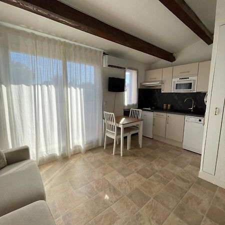 Appartement Pinede Piscine Clim Proche Plage Village Naturiste آجد المظهر الخارجي الصورة