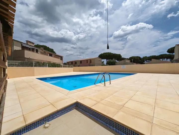 Appartement Pinede Piscine Clim Proche Plage Village Naturiste آجد المظهر الخارجي الصورة