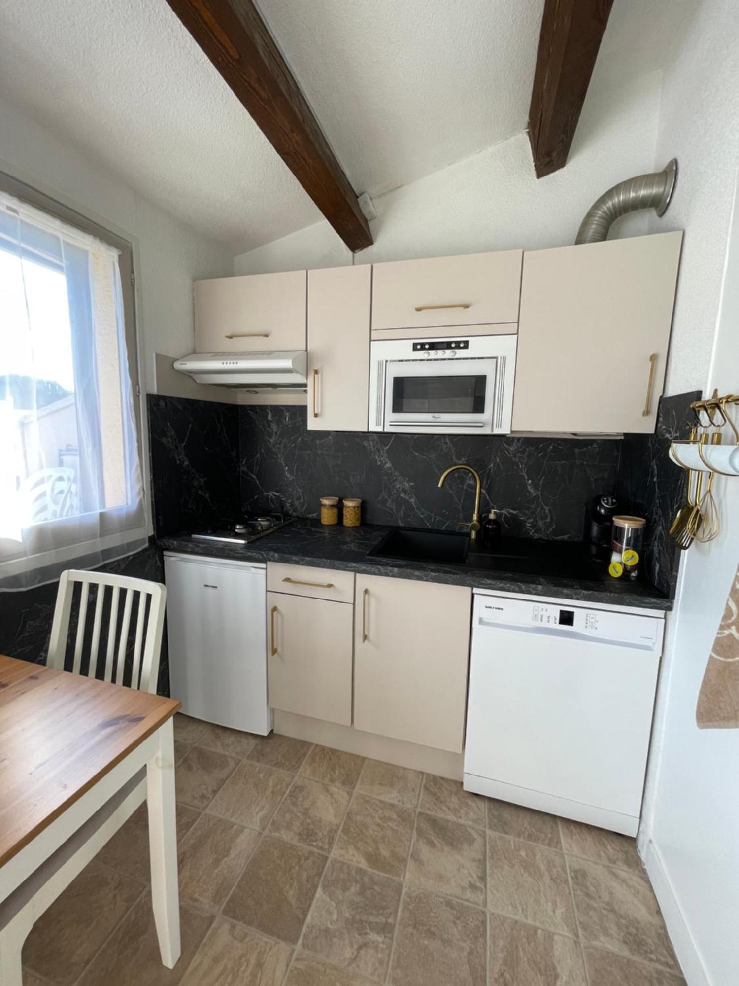Appartement Pinede Piscine Clim Proche Plage Village Naturiste آجد المظهر الخارجي الصورة