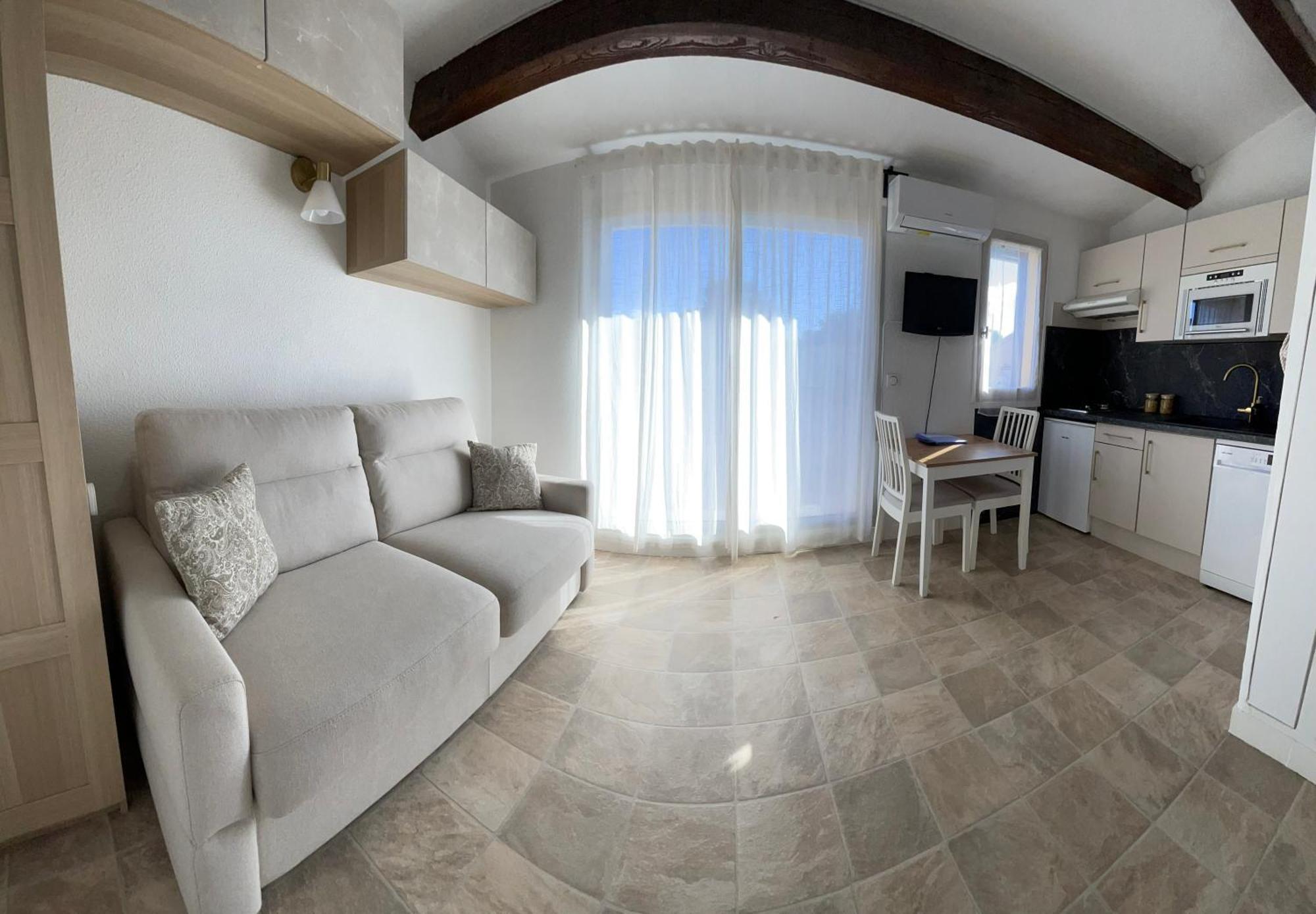 Appartement Pinede Piscine Clim Proche Plage Village Naturiste آجد المظهر الخارجي الصورة