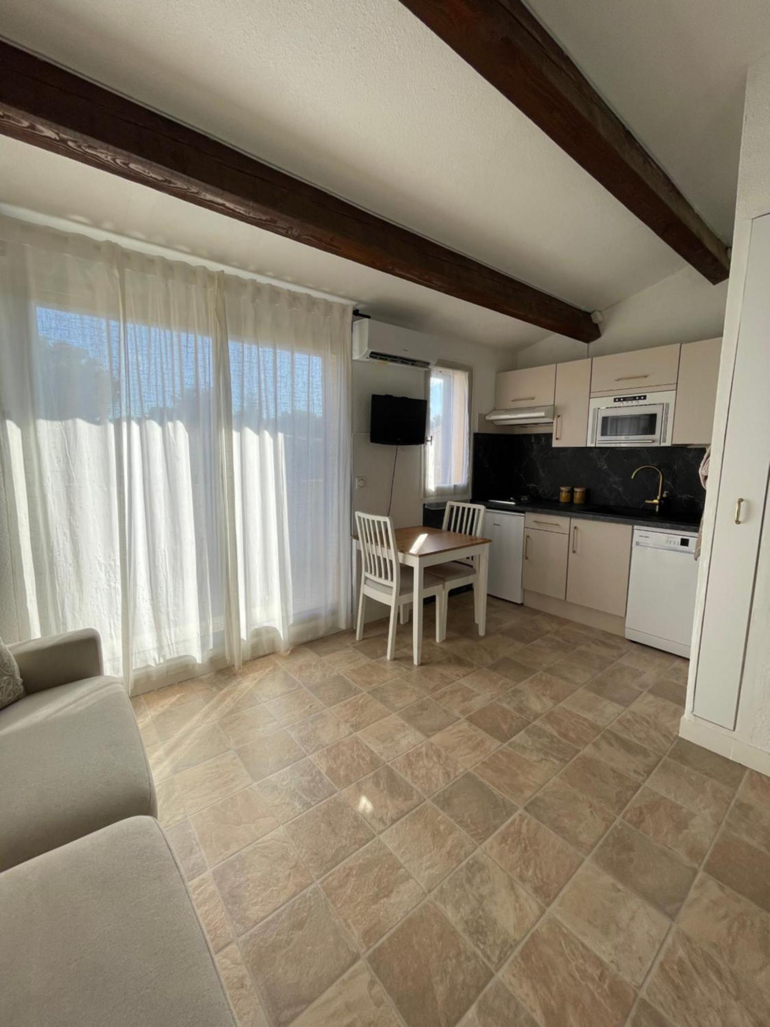 Appartement Pinede Piscine Clim Proche Plage Village Naturiste آجد المظهر الخارجي الصورة